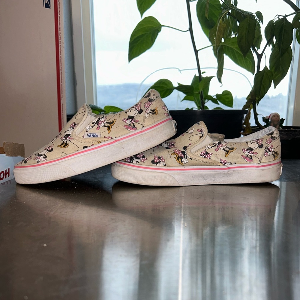 Vans Minnie mouse size 4.5 Disney slip on shoe